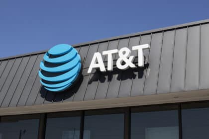 AT&T Stock Tanks 7% as Free Cashflow Tanks and Wireless Growth Slows in Q1 2023