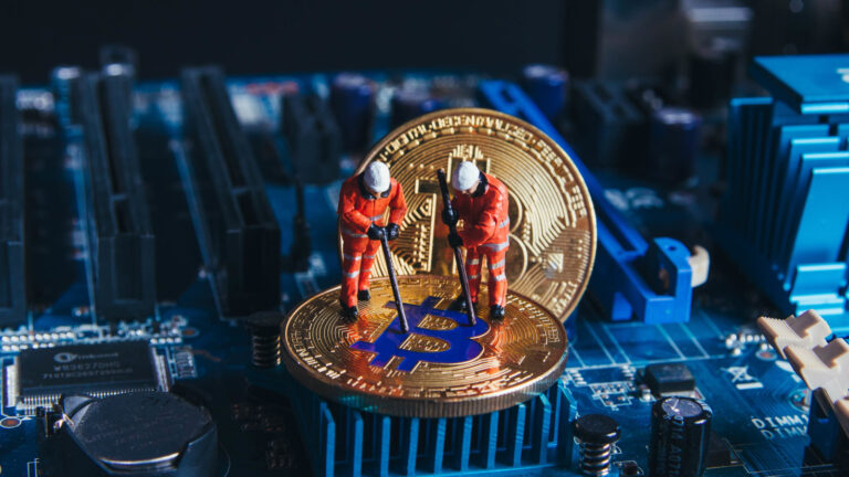 Bitcoin Miners On The Defensive: Market Uncertainty Spurs Revenue Diversification